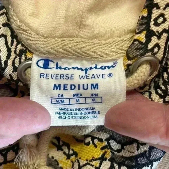 Champion hooded sweatshirt women’s size medium. Super cool! - Picture 5 of 8